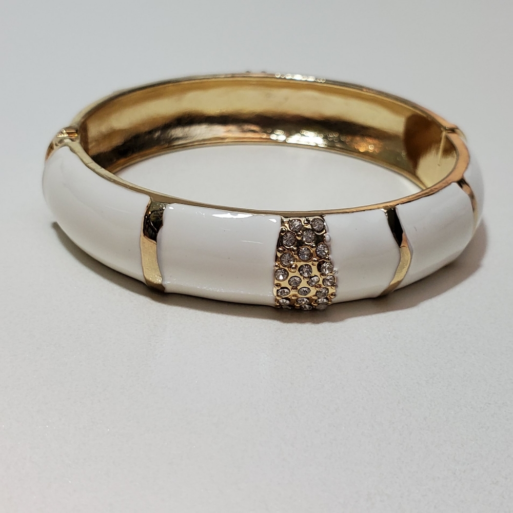 White & Gold Bracelet - Picture 2 of 3